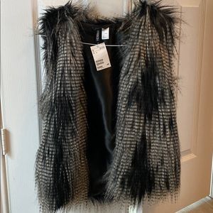 Faux fur vest black and grey